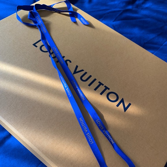 Louis Vuitton Other - Louis Vuitton MM neverfull BOX and ribbon